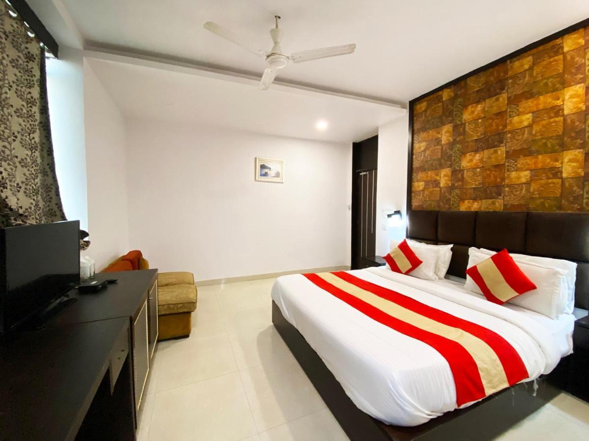 Hotel Admire Gold - Pachim Vihar Delhi 3*